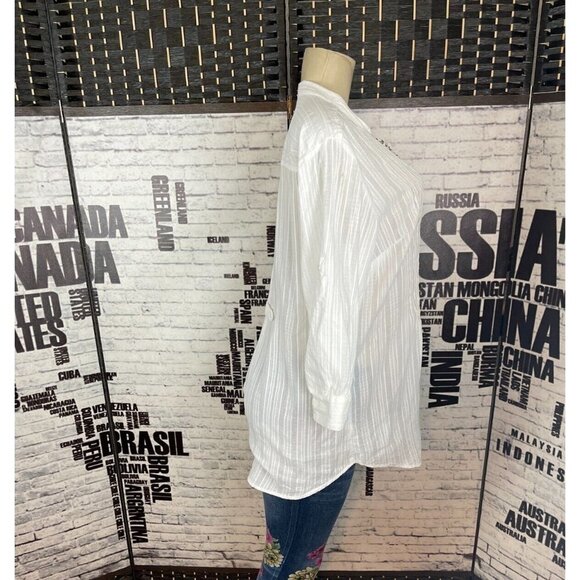 Style & Co. M White Split Neck Button Metallic Accent 3/4 Roll-Tab Sleeve Top - Picture 2 of 5